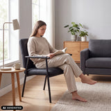 Sort polstret stol Lifea Flex i kunstlæder med armlæn fra hjh LIVING (AI-genereret billede)