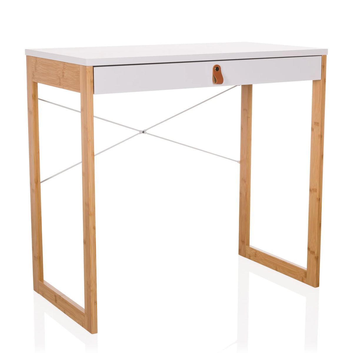 Weißer Schreibtisch TAROLO II mit einer Schublade, braunem Ledergriff und Holzbeinen von hjh LIVING – 360-Grad-Ansicht (schräge Frontansicht 30°)