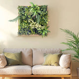 Grøn plantemåtte LEAFLUXE WALL 1 som kvadratisk vægbillede over en sofa fra hjh LIVING