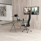Luksus-chefstol MONZA 20 i sort ved et skrivebord i et lyst rum fra hjh OFFICE