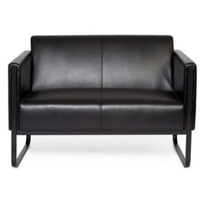 Sort Loungesofa BALI BLACK som tosæder med glat betræk og medeslædeben fra hjh OFFICE