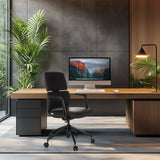 Sort Professionel kontorstol ATMOS DESIGNER med armlæn og hjul ved et skrivebord fra hjh OFFICE