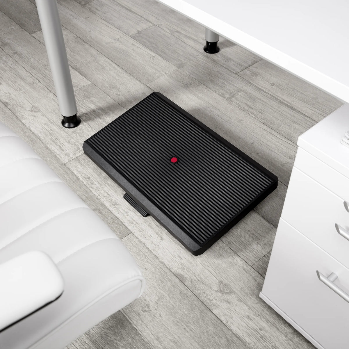 Sort PIEDINO STRIPE PRO Fodstøtte med rillet overflade og rød knap fra hjh OFFICE
