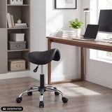 Sadelstol Sattix i sort med forkromet stjernefod og hjul fra hjh OFFICE (AI-genereret billede)