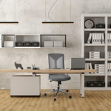 Grå Professionel kontorstol HALIFAX ved et skrivebord på et moderne kontor fra hjh OFFICE