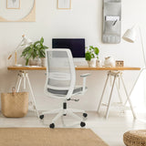 Grå Home Office kontorstol PROFONDO ECO W med netryglæn og hvide armlæn fra hjh OFFICE