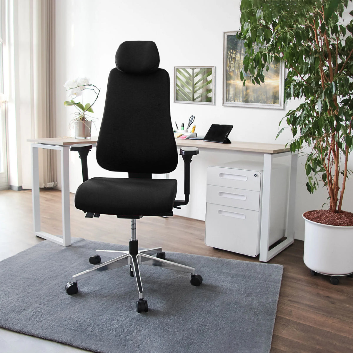 Sort Professionel kontorstol PRO-TEC 400 med nakkestøtte og justerbare armlæn fra hjh OFFICE