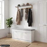 Hvidt Estha 11 skoskab med grå siddeflade og garderobe ovenover fra hjh LIVING (AI-genereret billede)