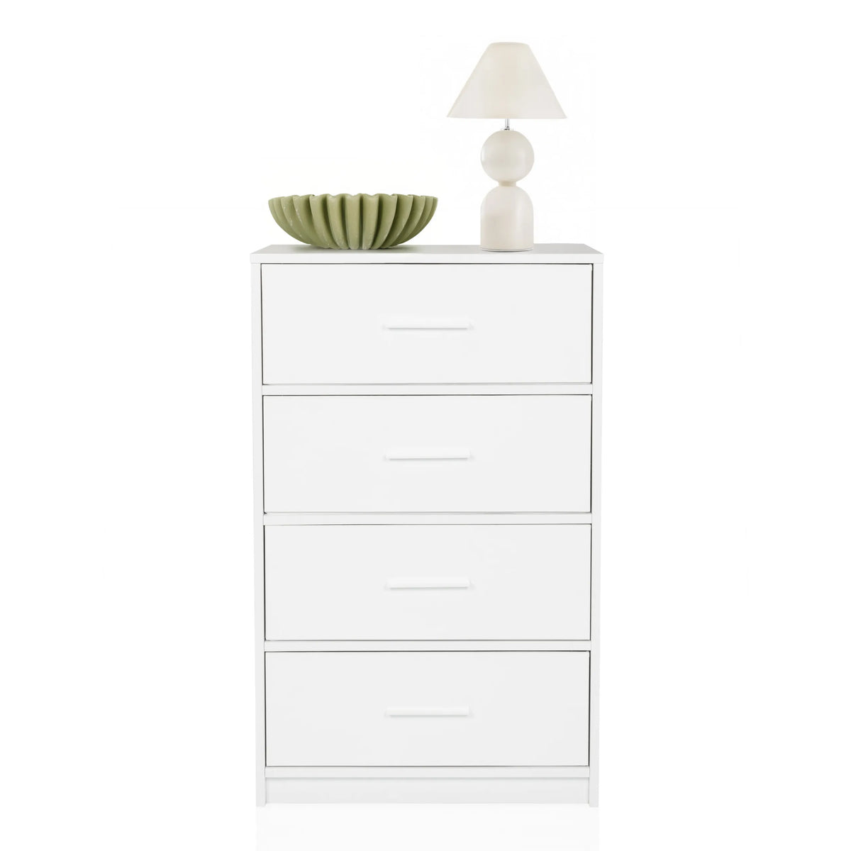 Hvid kommode ESTORIA med fire skuffer, dekoreret med en skål og en bordlampe fra hjh LIVING