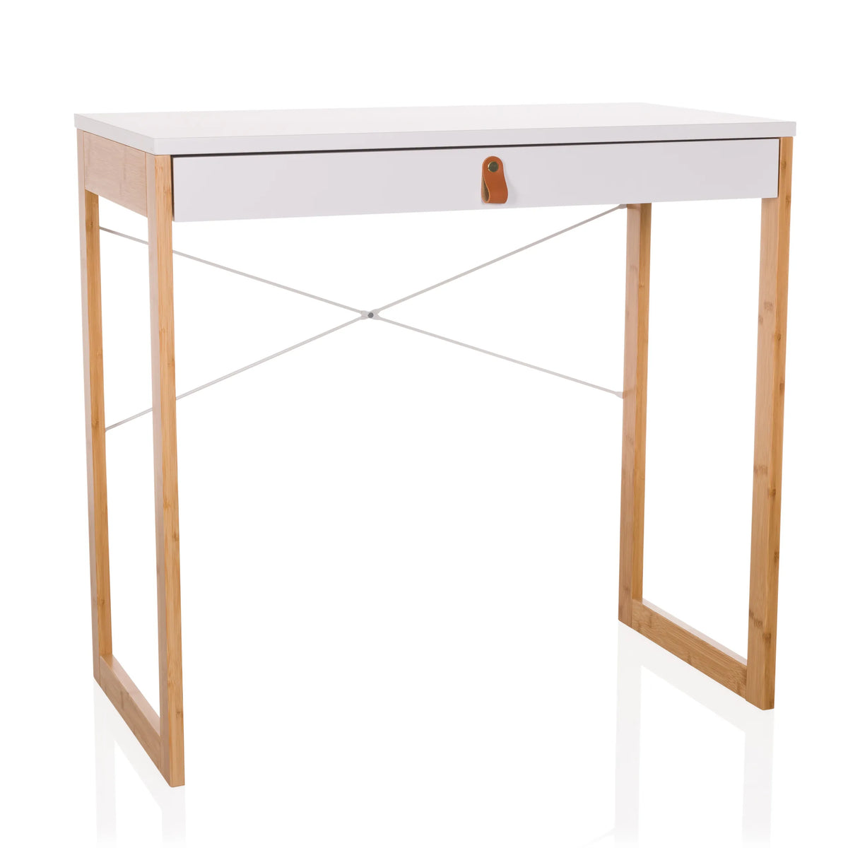 Weißer Schreibtisch TAROLO II mit einer Schublade, braunem Ledergriff und Holzbeinen von hjh LIVING – 360-Grad-Ansicht (Frontansicht 15°)