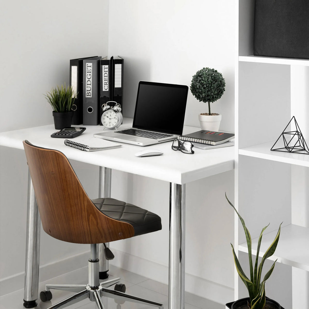Home Office kontorstol CENCA i sort med træskal og quiltet polstring fra hjh OFFICE