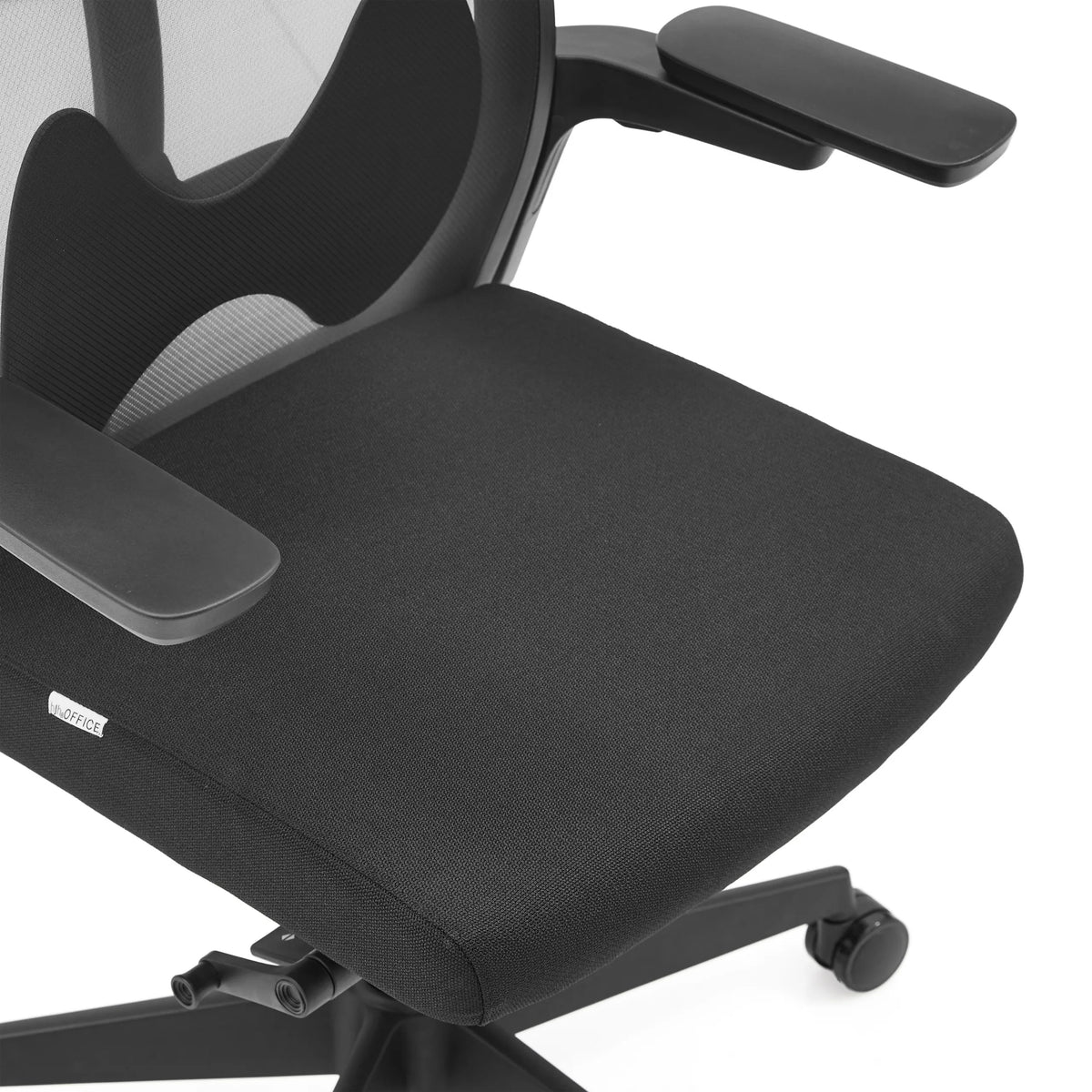 Sort sæde og armlæn på den professionelle kontorstol ARCEO B fra hjh OFFICE