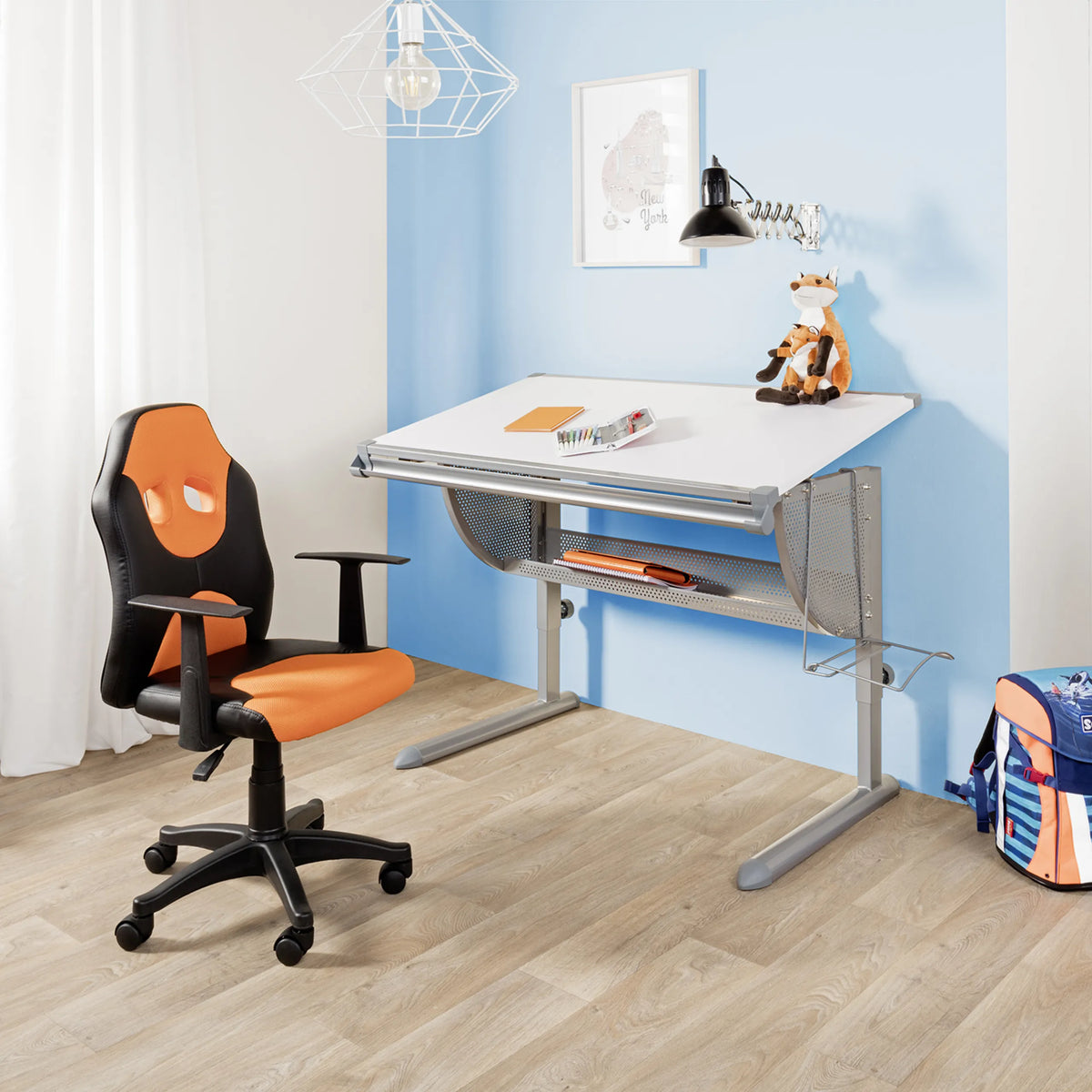 Snurrestol til børn KID GAME AL i sort og orange med hjul og armlæn fra hjh OFFICE