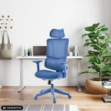 Blå Ergomy Colore Home Office kontorstol med netryglæn og nakkestøtte fra MyBuero (AI-genereret billede)