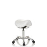 Hvid Sadelskammel ORTHO SIT med forkromet stjernefod og fem hjul fra hjh OFFICE