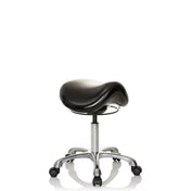 Sort Sadelskammel ORTHO SIT med polstret sæde og forkromet krydsfod med hjul fra hjh OFFICE
