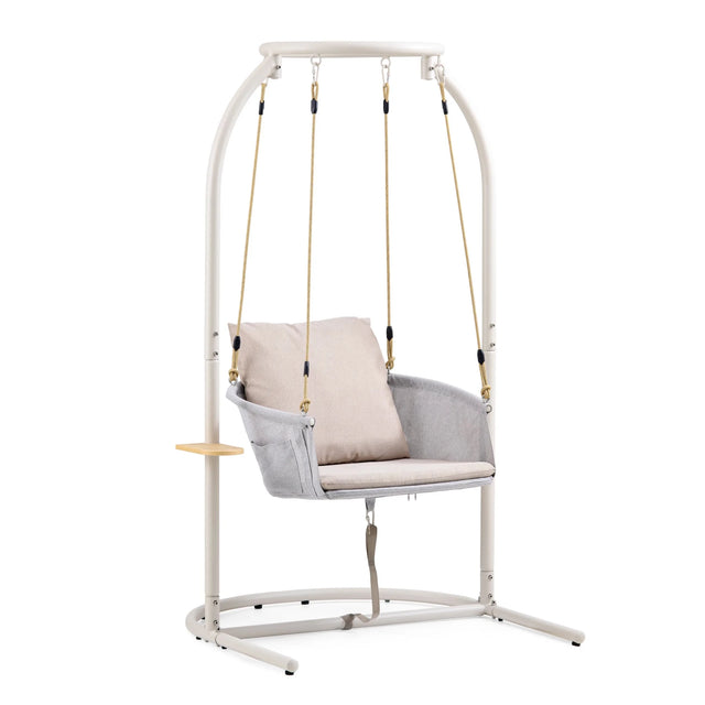 Beige Hængestol Skylo med hvidt metalstel og lyst sædepude fra hjh LIVING