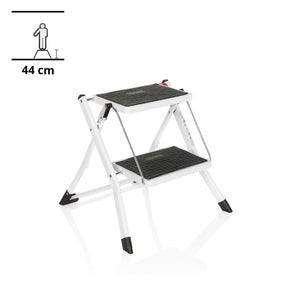 Hvid Foldestige SOLID W1 med to sorte trin og en højde på 44 cm fra hjh OFFICE